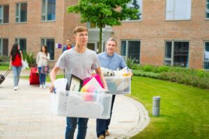 10 Essential Tips on Packing for and Moving to College