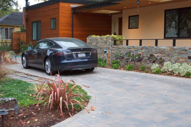 A tells charges in front of a Palo Alto home