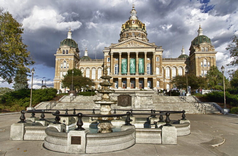 Iowa state capitol building front shot