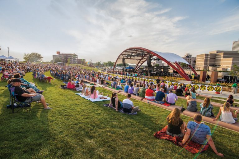Cedar Rapids, IA: McGrath Amphitheatre