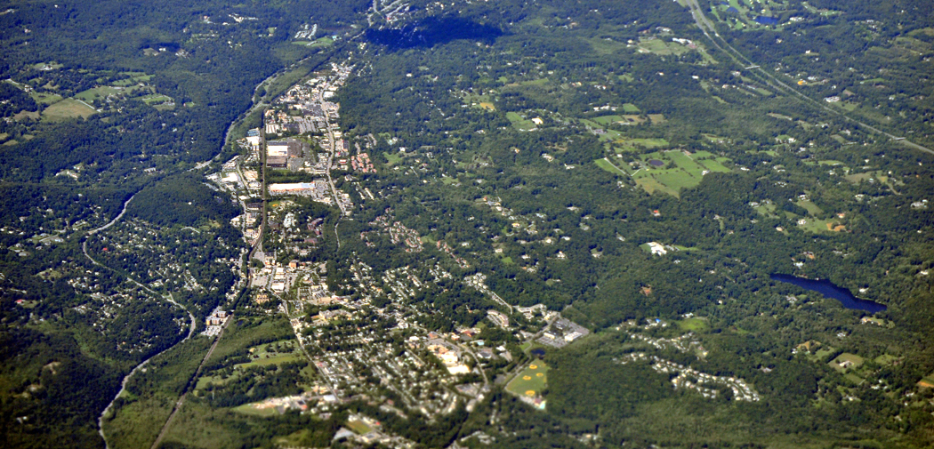An aerial view of Saw Mill River Parkway and Mount Kisco, New York.