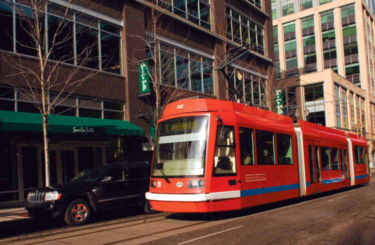 Streetcars Decrease Pollution in Portland, OR