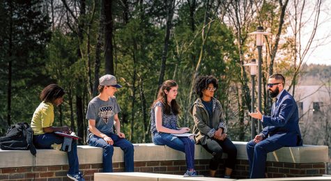 Students enjoy an outdoor on the Williamson Campus of Columbia State Community College
