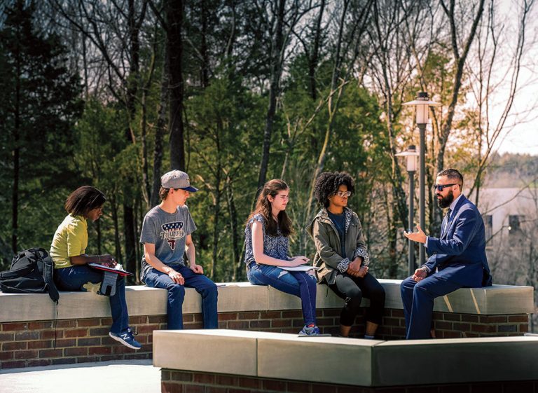 Students enjoy an outdoor on the Williamson Campus of Columbia State Community College