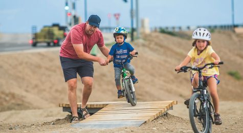 Family biking in Las Colonias Park