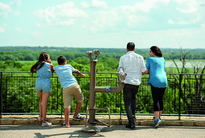 Family at overlook in Bloomington MN