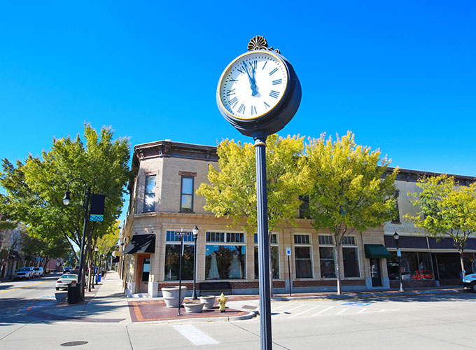 Downtown Lee's Summit, MO, blends revitalized historic buildings, murals and sculptures and unique stores, cafes and restaurants.