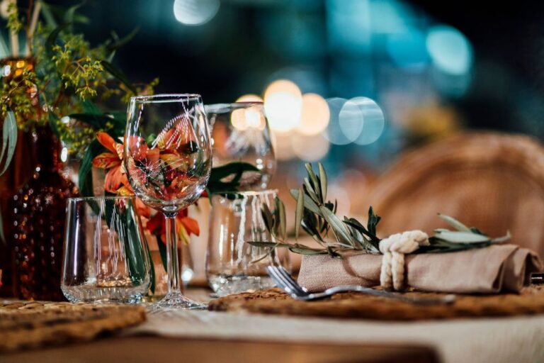 Luxury table settings for fine dining with and glassware, beautiful blurred background. For events, weddings. props for weddings, birthdays, and celebration. Wedding, restaurant,
